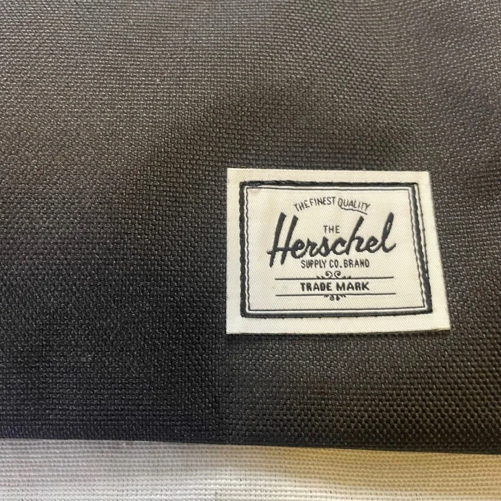 Herschel Alder Sacoche Crossbody Bag Black Unisex Utility Shoulder Travel Bag